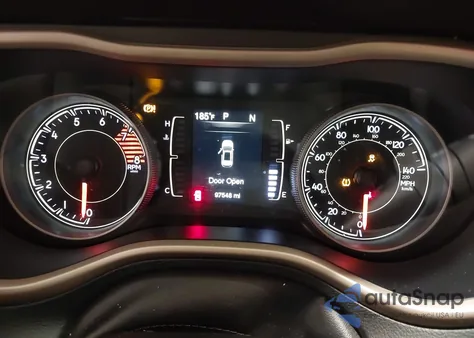 2018 Jeep Cherokee Latitude 4X4 z USA, uszkodzony, nr VIN 1C4PJMCX8JD609794